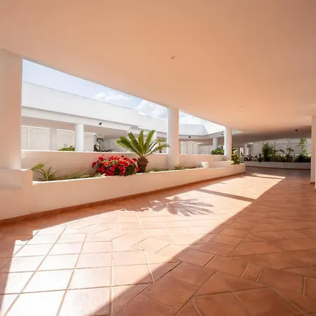 Beachside Getaway In Puerto Banus 3-bedroom In Playa Rocio Apartment