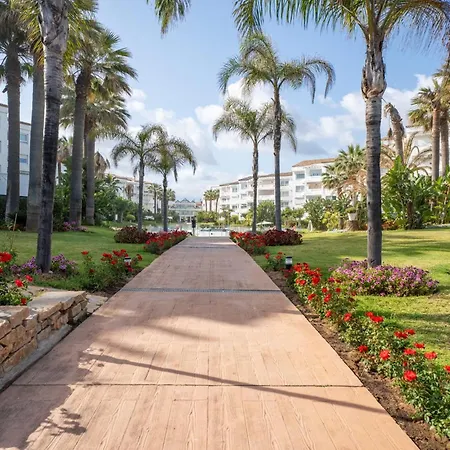 Beachside Getaway In Puerto Banus 3-bedroom In Playa Rocio Apartment