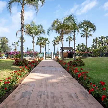 Beachside Getaway In Puerto Banus 3-bedroom In Playa Rocio Apartment Marbella