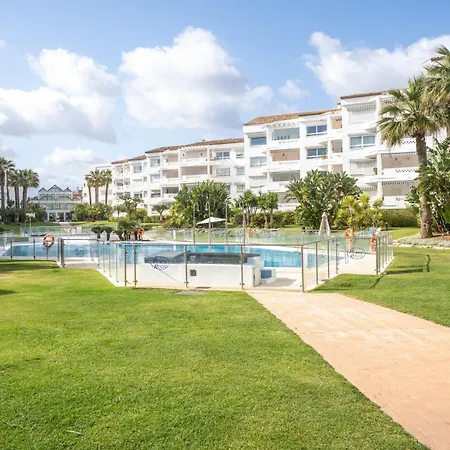Beachside Getaway In Puerto Banus 3-bedroom In Playa Rocio *