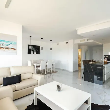 Beachside Getaway In Puerto Banus 3-bedroom In Playa Rocio Apartment *